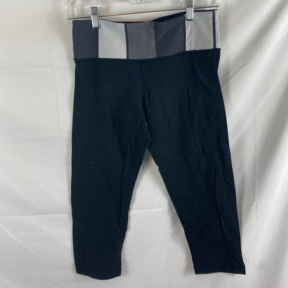 Lululemon Reversible Crop Capri Leggings 8 - Picture 1 of 3
